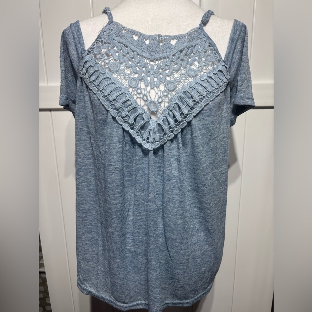 NWT Bibi heathered blue cold shoulder lace short sleeve top